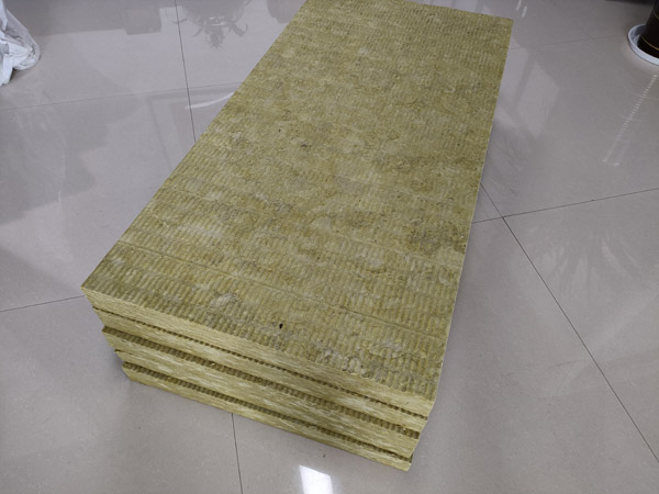 巖棉保溫板在使用過程中的優(yōu)點(diǎn)有哪些